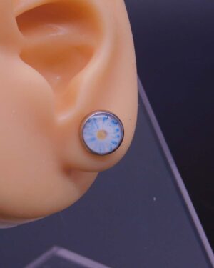 Náušnice puzeta s pryskyřicí 10 mm motiv kopretiny