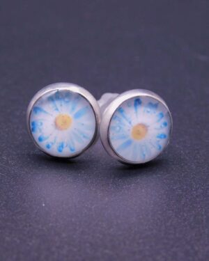 Náušnice puzeta s pryskyřicí 10 mm motiv kopretiny