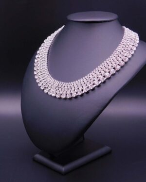 Šestiřadý vzestupný štrasový náhrdelník